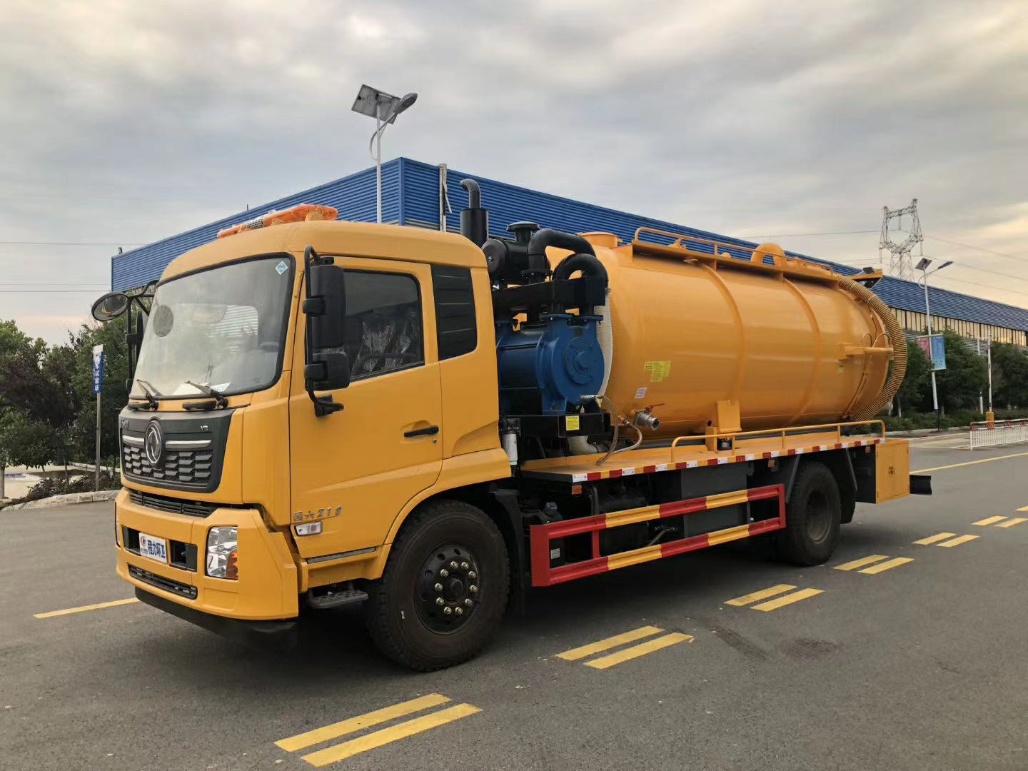 東風天錦15方清洗吸污車實力究竟幾何？