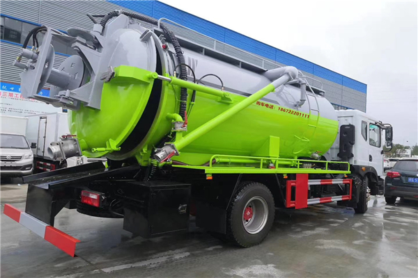 環(huán)保時代新風口？清洗吸污車吸睛更"吸金"