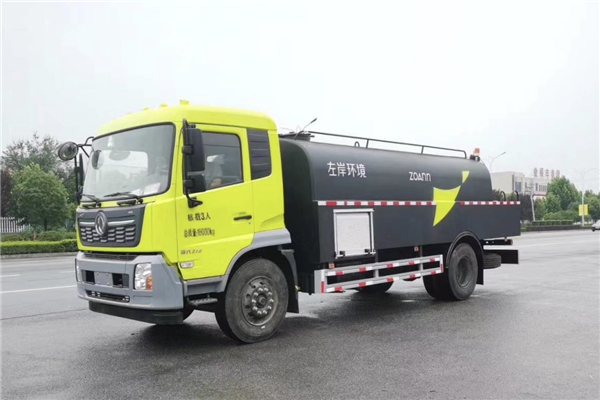 東風(fēng)路面高壓清洗車(chē)洗掃車(chē)掃路車(chē)助力城市清潔“保衛(wèi)戰(zhàn)”