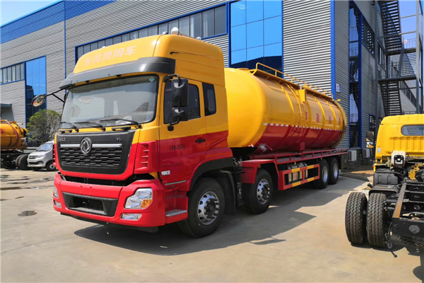 “吸污巨人”東風(fēng)天龍前四后八清洗吸污車實力不容小覷