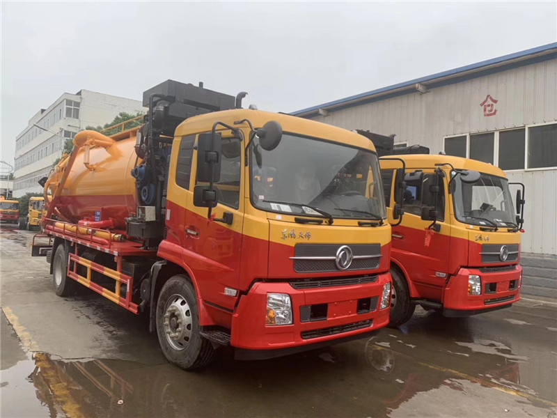 15方重汽豪沃吸污車和15方東風(fēng)天錦吸污車配置和內(nèi)部構(gòu)造天壤之別