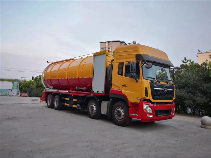 東風天錦14方清洗吸污車可有效把殘留的清水吹干凈