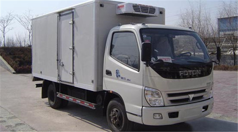 東風凱普特冷藏車廂體采用液壓吸附一體成型生產線制造