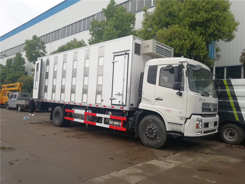 東風天龍散裝飼料運輸車可做到減少損失，保證質量，避免人為污染