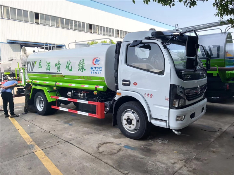 東風(fēng)華神T5灑水車車具有性能優(yōu)良，工作可靠、效率高、維修方便