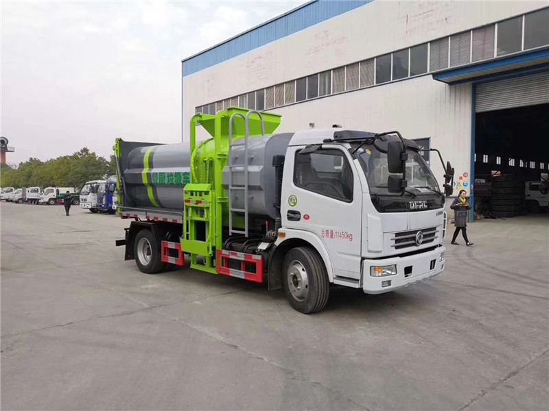 東風(fēng)大多利卡壓縮垃圾車解決了垃圾運(yùn)輸過程中的二次污染的問題