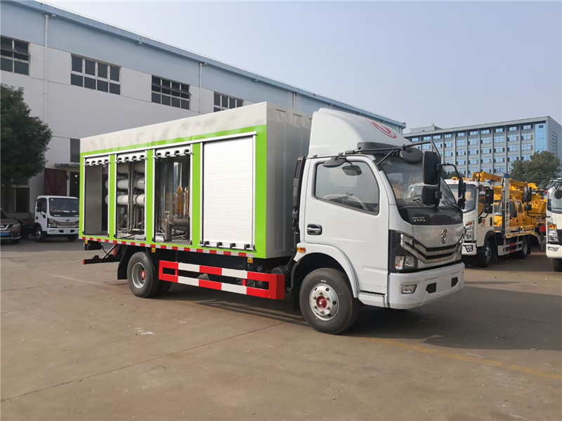 東風天錦清洗吸污車可液壓控制帶自動回位功能，效率高、用途廣泛