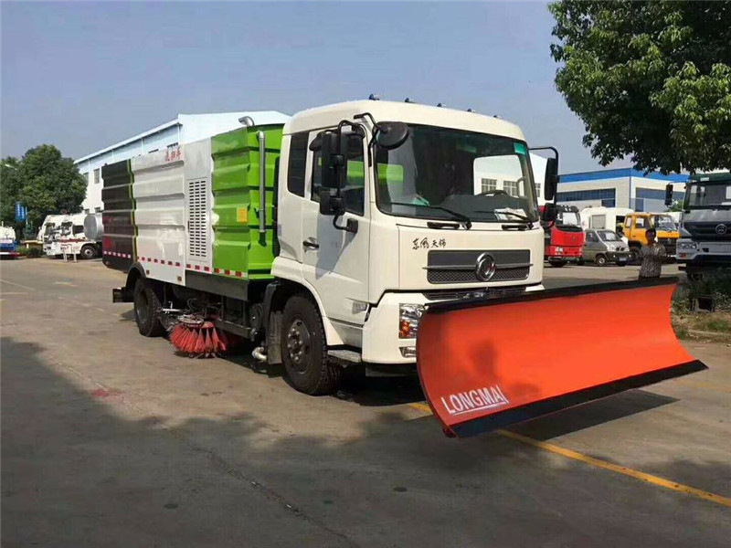 東風(fēng)多利卡掃路車(chē)無(wú)噪音，效率高風(fēng)量大，使用壽命長(zhǎng)