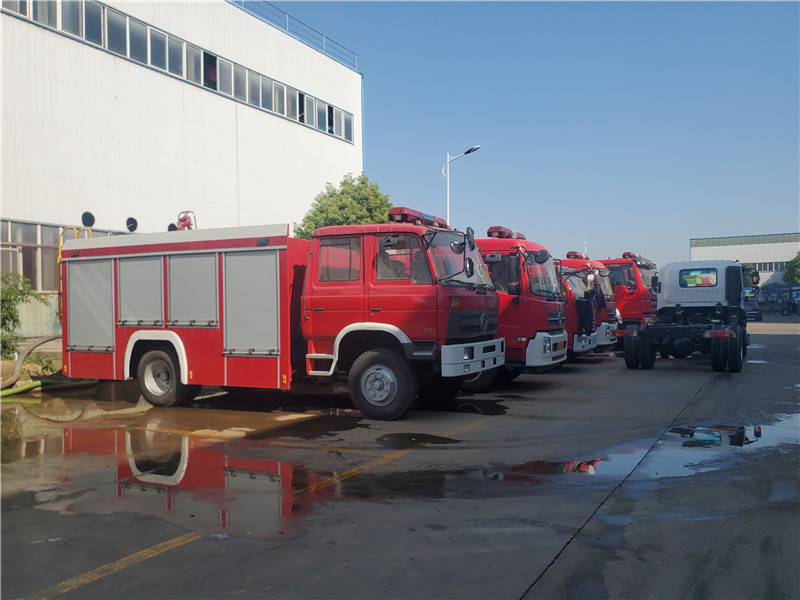 東風多功能國六8噸消防灑水車機動靈活、操控性好、維修簡便