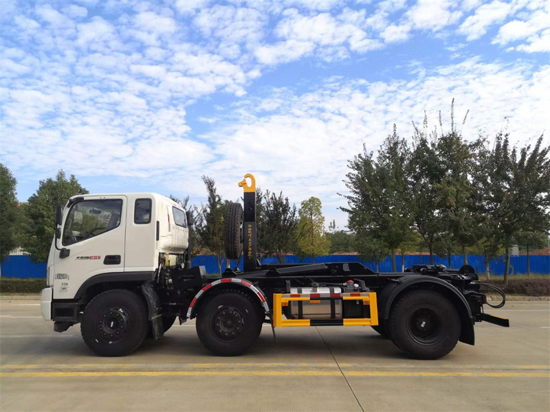 福田瑞沃大金剛3軸鉤臂垃圾車持續熱銷中！