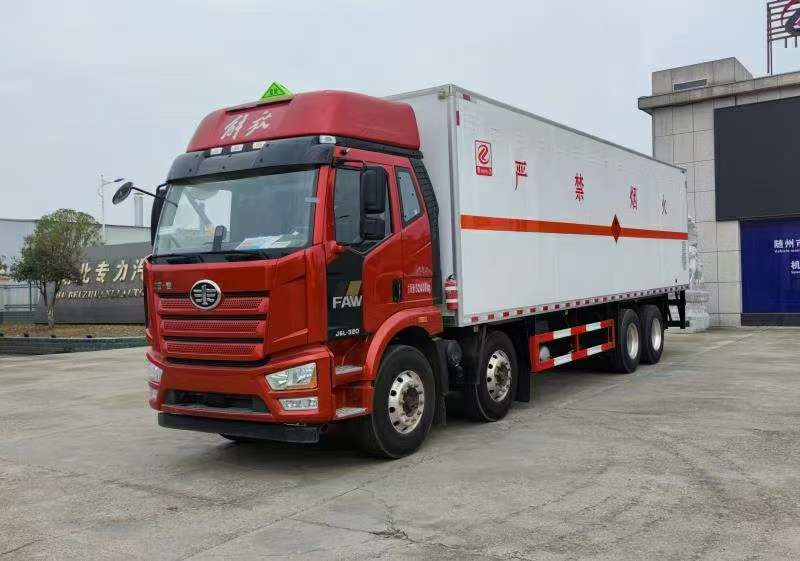 解放J6L全浮高頂排半易燃?xì)怏w廂式運輸車