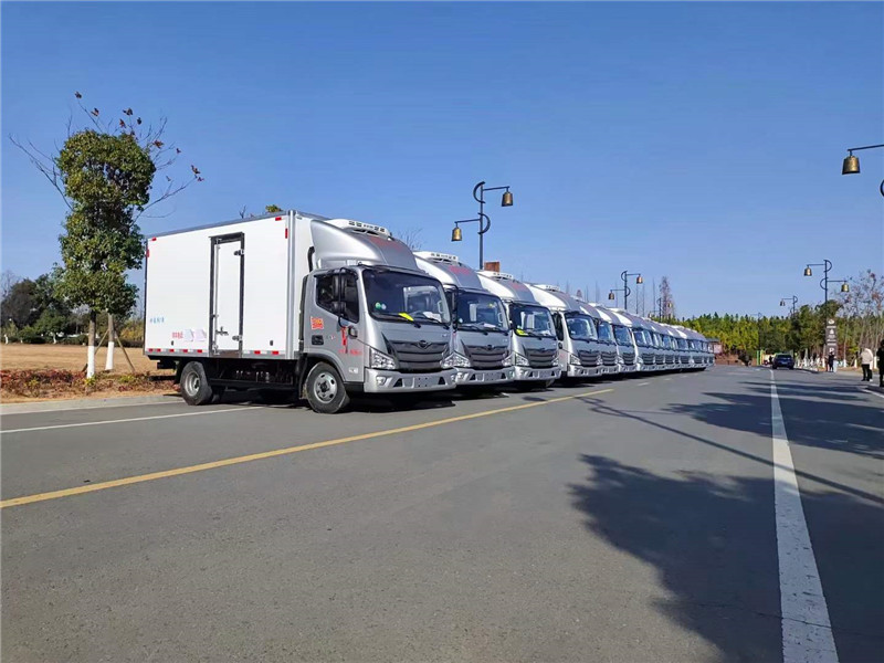 福田領航藍牌冷藏車發往北京